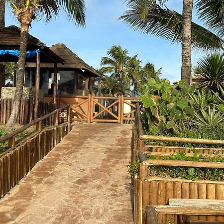 Flat Guarajuba 4 Quartos Terreo A Beira Mar - Pe Na Areia - Governanca Com Arrumadeira E Wi Fi Inclusos Camassari المظهر الخارجي الصورة
