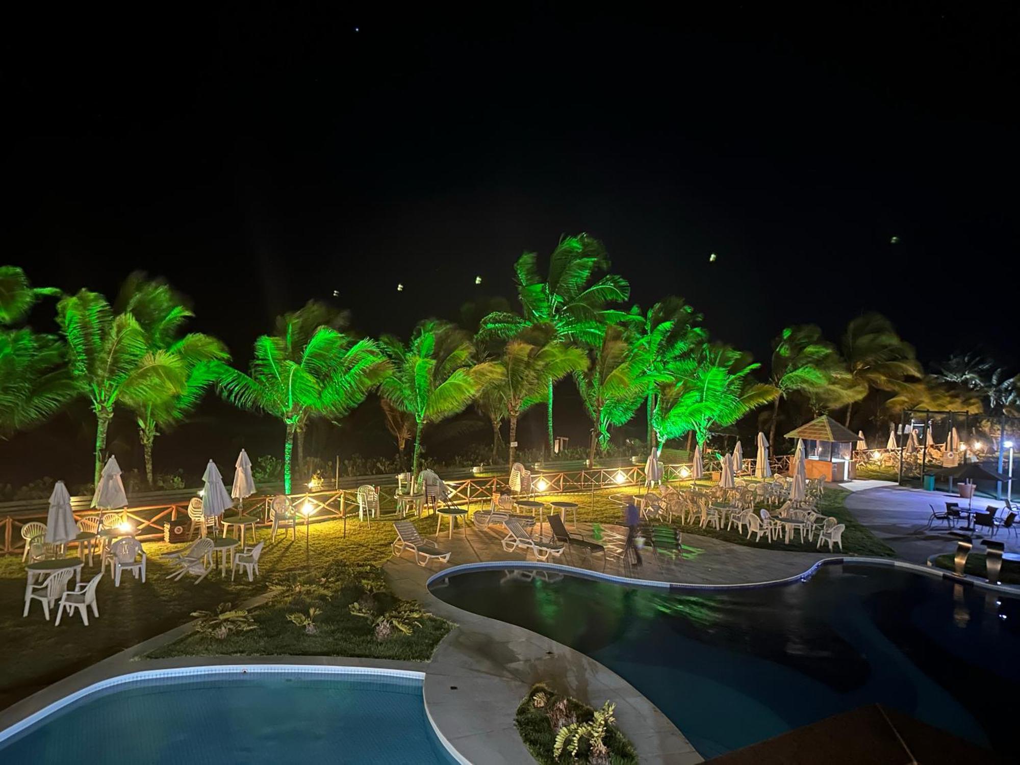 Flat Guarajuba 4 Quartos Terreo A Beira Mar - Pe Na Areia - Governanca Com Arrumadeira E Wi Fi Inclusos Camassari المظهر الخارجي الصورة
