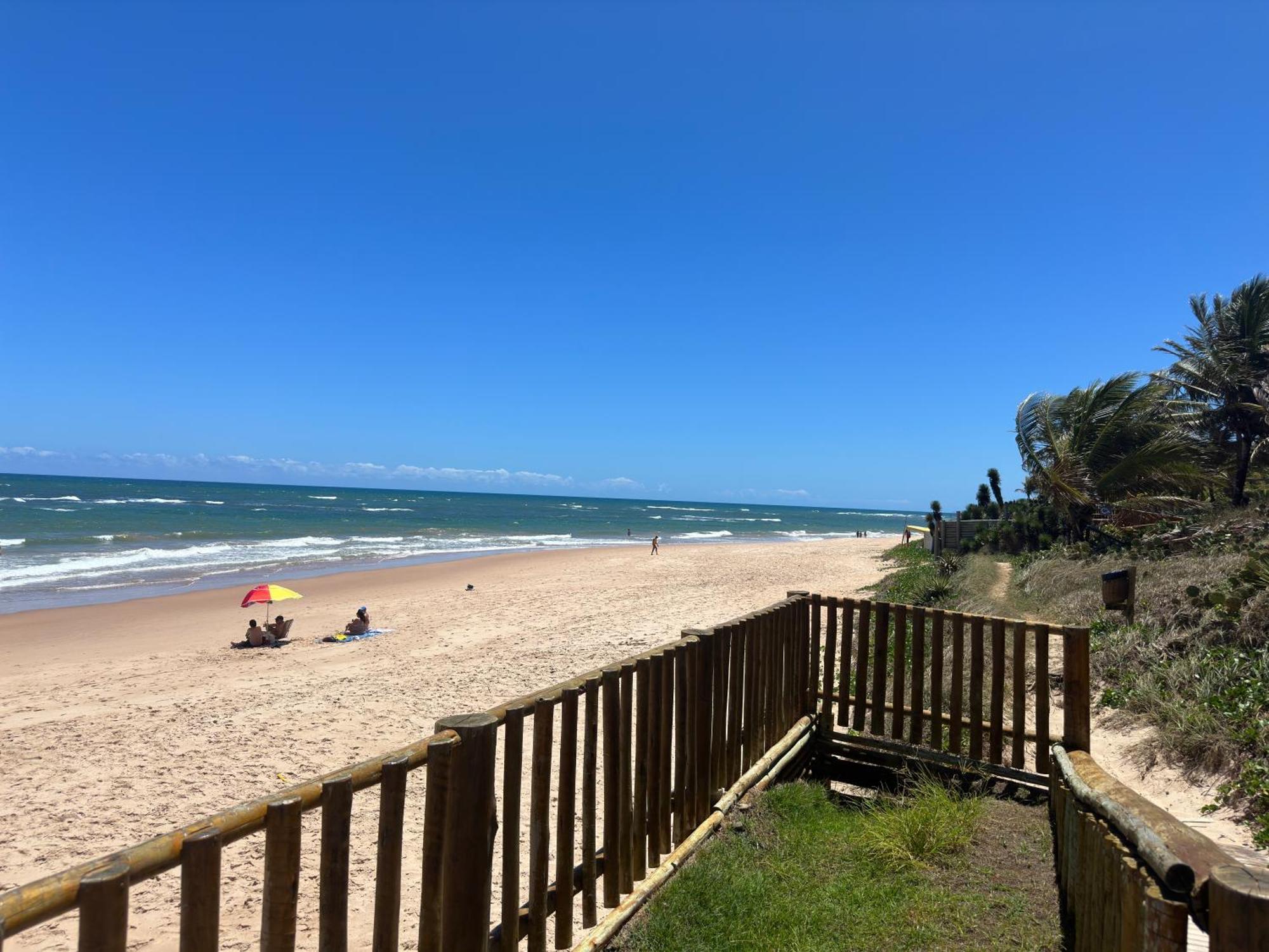 Flat Guarajuba 4 Quartos Terreo A Beira Mar - Pe Na Areia - Governanca Com Arrumadeira E Wi Fi Inclusos Camassari المظهر الخارجي الصورة