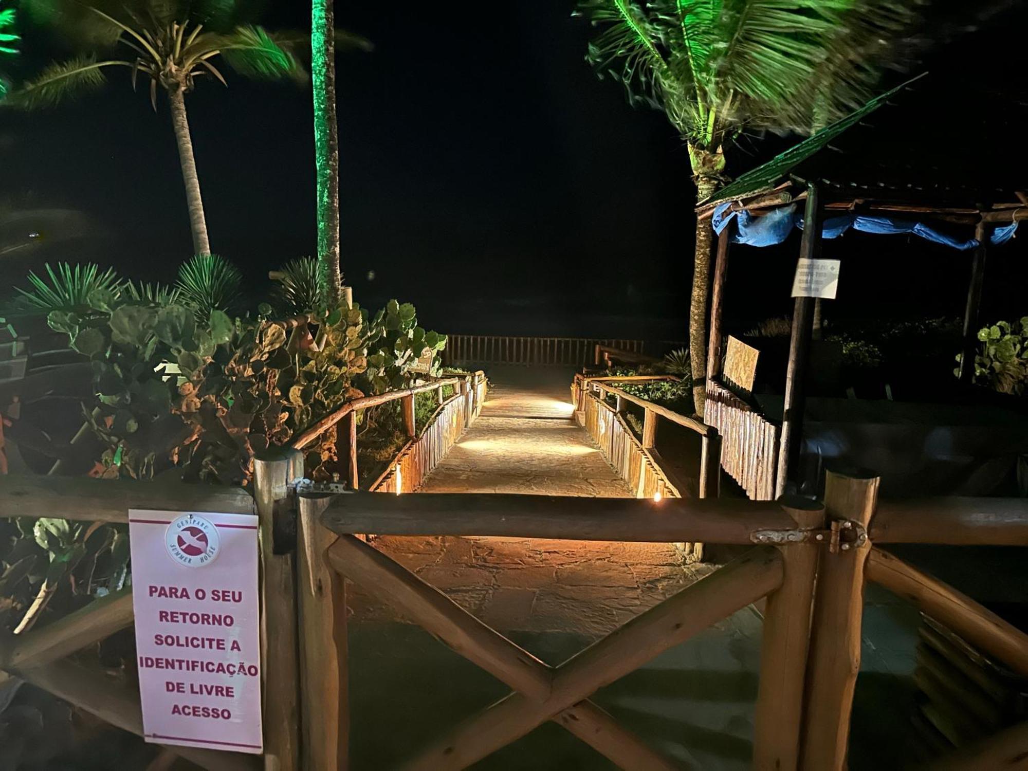 Flat Guarajuba 4 Quartos Terreo A Beira Mar - Pe Na Areia - Governanca Com Arrumadeira E Wi Fi Inclusos Camassari المظهر الخارجي الصورة