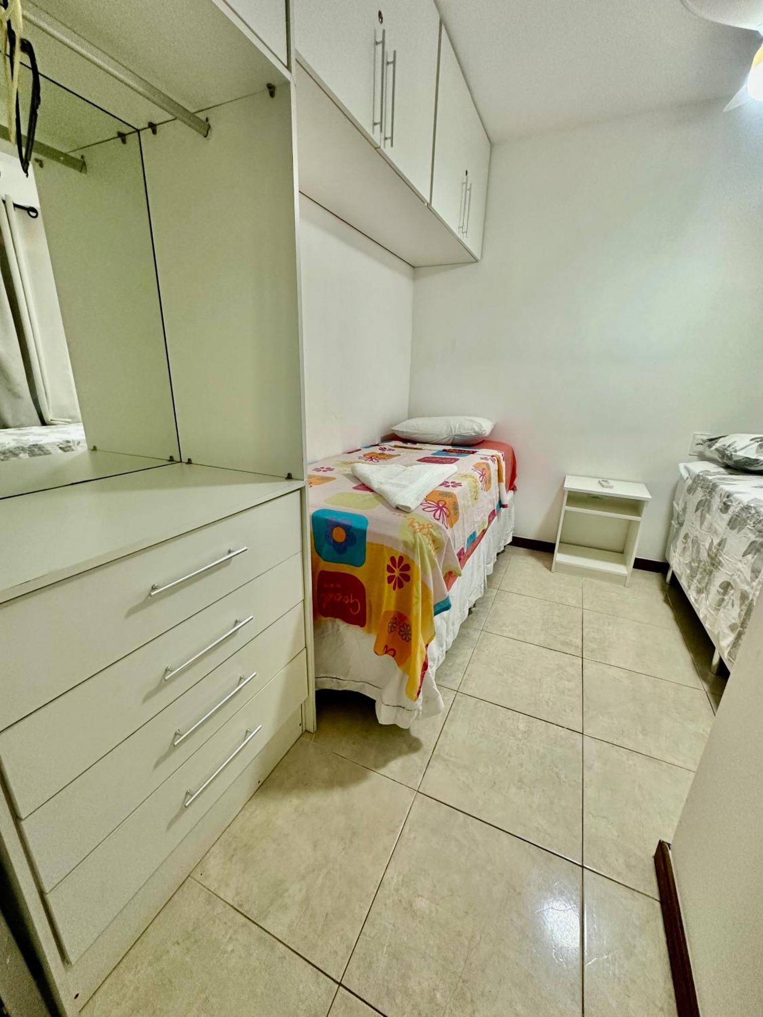 Flat Guarajuba 4 Quartos Terreo A Beira Mar - Pe Na Areia - Governanca Com Arrumadeira E Wi Fi Inclusos Camassari المظهر الخارجي الصورة